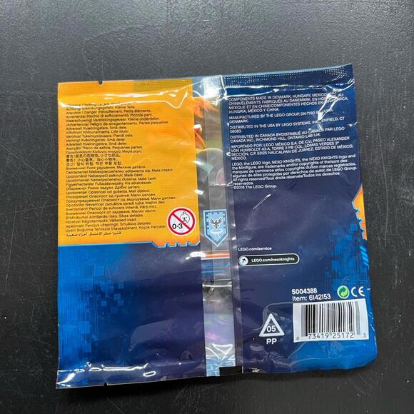 New LEGO Nexo Knights Intro Pack Promo Polybag w/ Minifigure - Picture 2 of 2